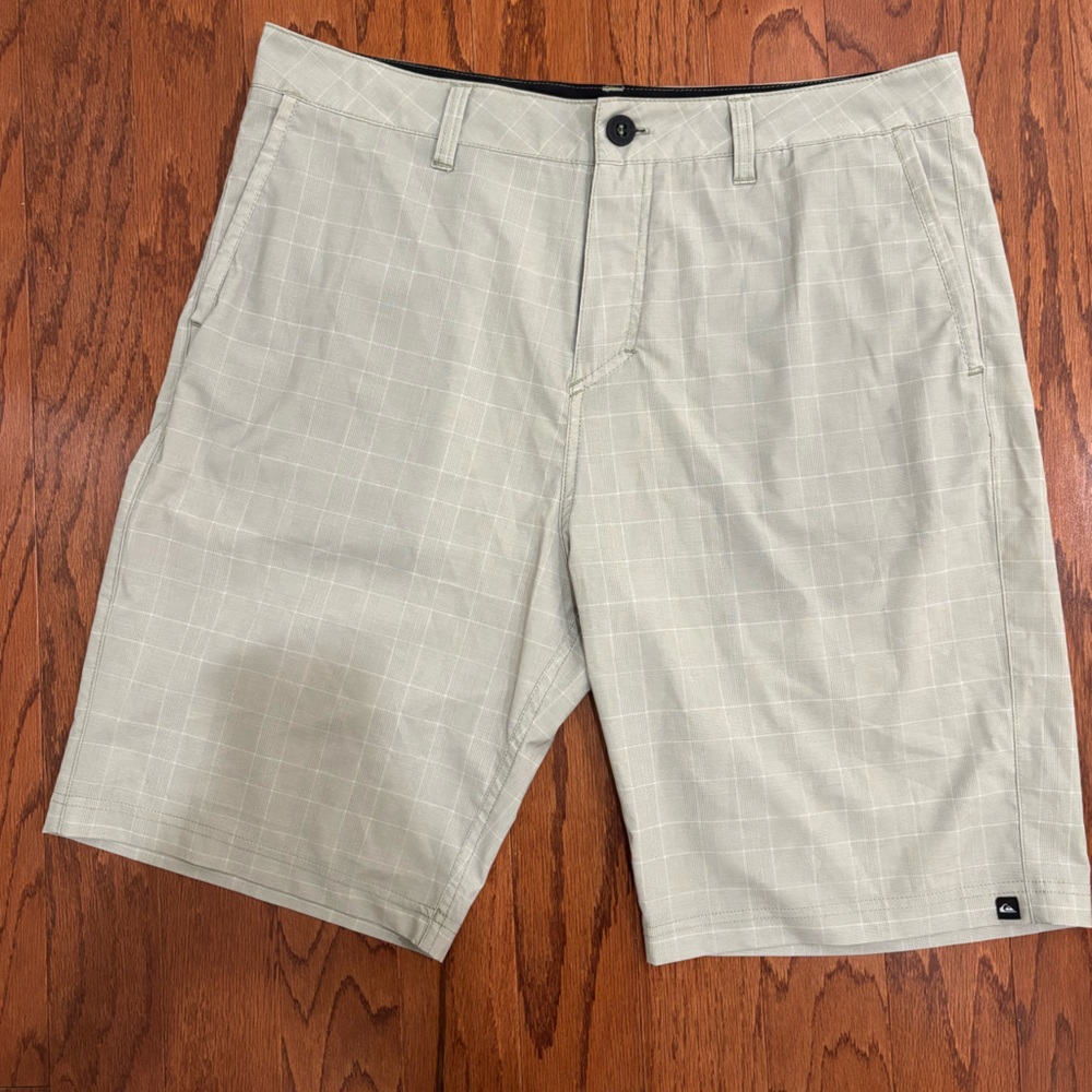 Quiksilver Light Gray Checkered Shorts